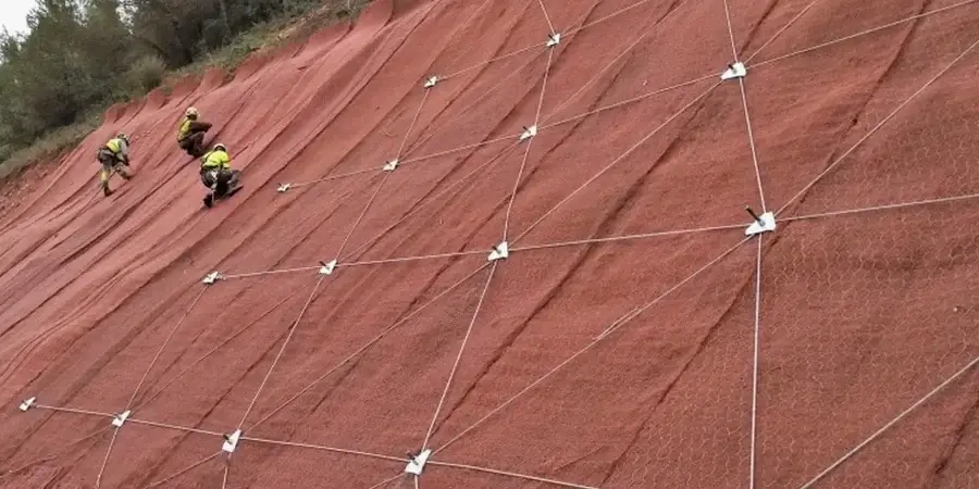 Análisis de estabilidad de taludes en Santander: criterio geotécnico para laderas del Cantábrico